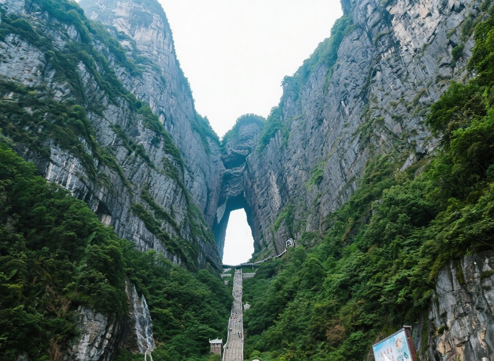 jimeng-2025-07-03-6013-张家界天门山.jpg