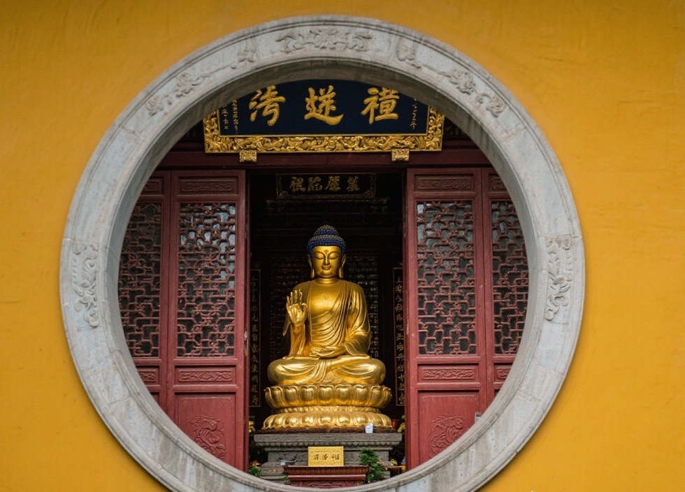 jimeng-2025-07-03-2303-上海玉佛寺.jpg