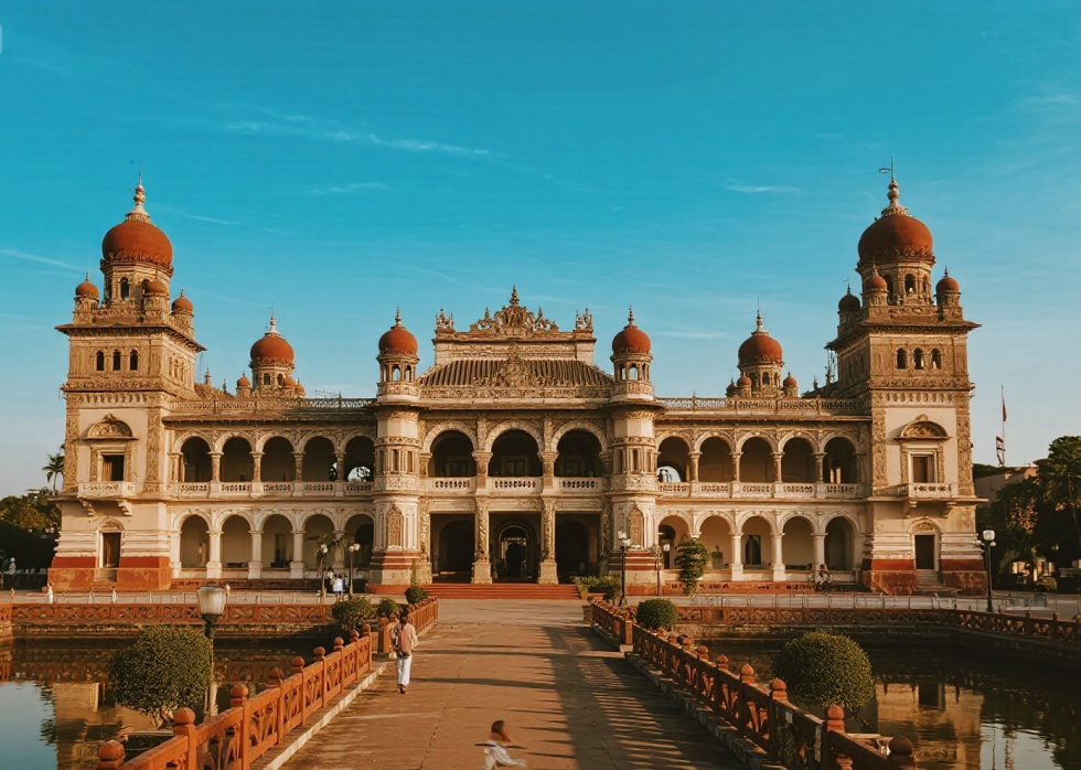 jimeng-2025-07-05-4771-印度Thirumalai Nayakkar宫.jpg
