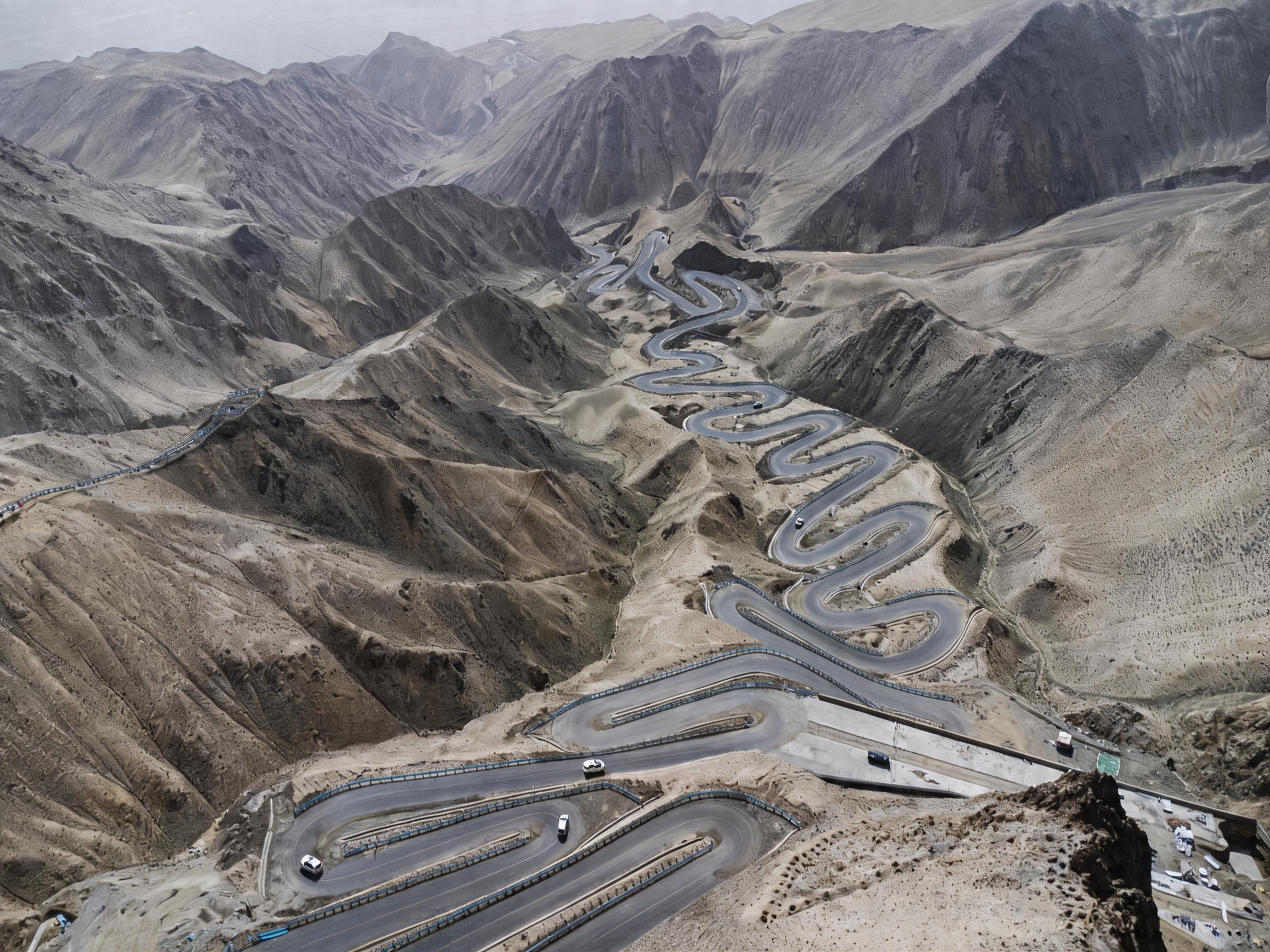 jimeng-2026-04-15-4560-盘龙古道全景.png